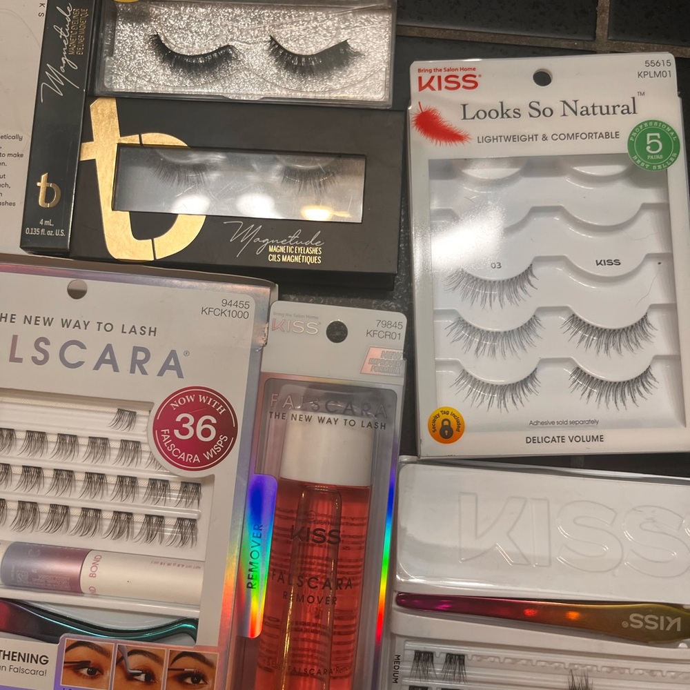 False Lash Bundle - Picture 4 of 6